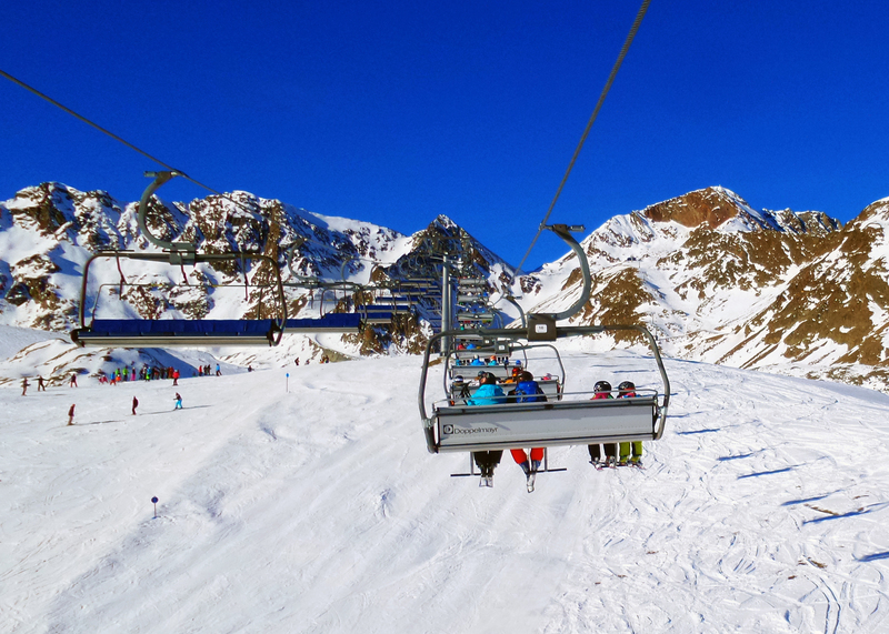 Innsbruck in Österreich ist ein perfektes Skigebiet | Shutterstock Photo by fokke baarssen