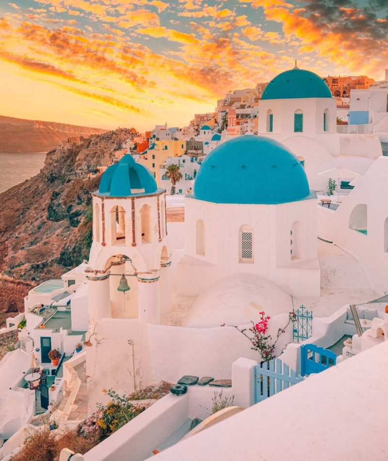 Oia, Griechenland hat einen der besten Sonnenuntergänge der Welt | Shutterstock Photo by icemanphotos