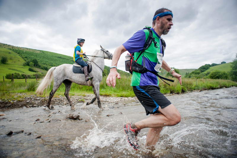 Ein walisischer Marathon zwischen Pferd und Mensch | Alamy Stock Photo by D Legakis/Alamy Live News/ATHENA PICTURE AGENCY ZING LIMITED