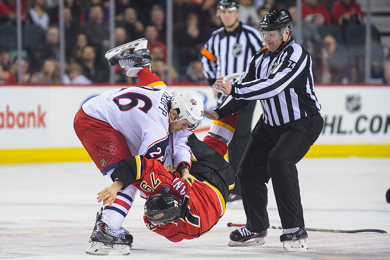 Lucha de hockey | Getty Images Photo by Derek Leung