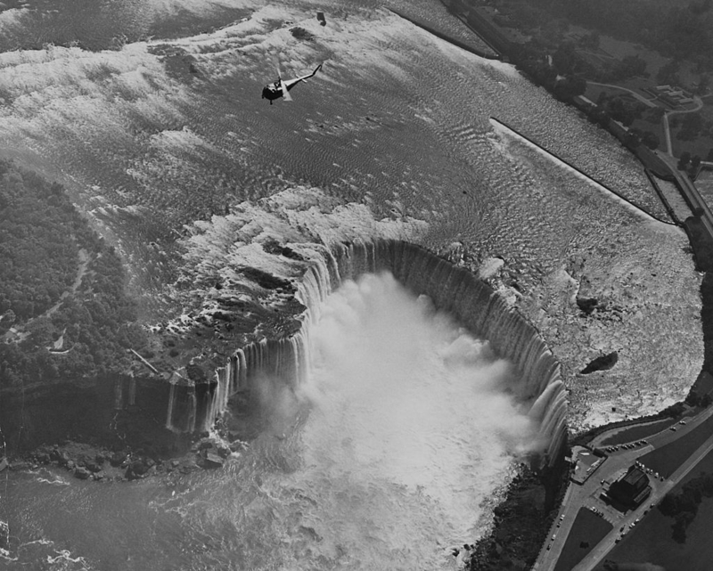 You’ll Never Believe What Researchers Discovered When They Drained the Water from The Niagara Falls | Getty Images Photo by Keystone-France/Gamma-Keystone