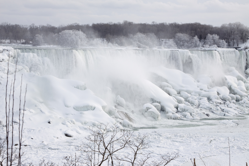 You’ll Never Believe What Researchers Discovered When They Drained the Water from The Niagara Falls | Getty Images Photo by Lingbeek