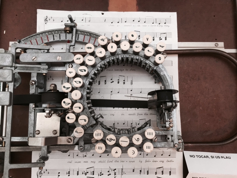 Clásica máquina de escribir Keaton | Twitter/@mwichary
