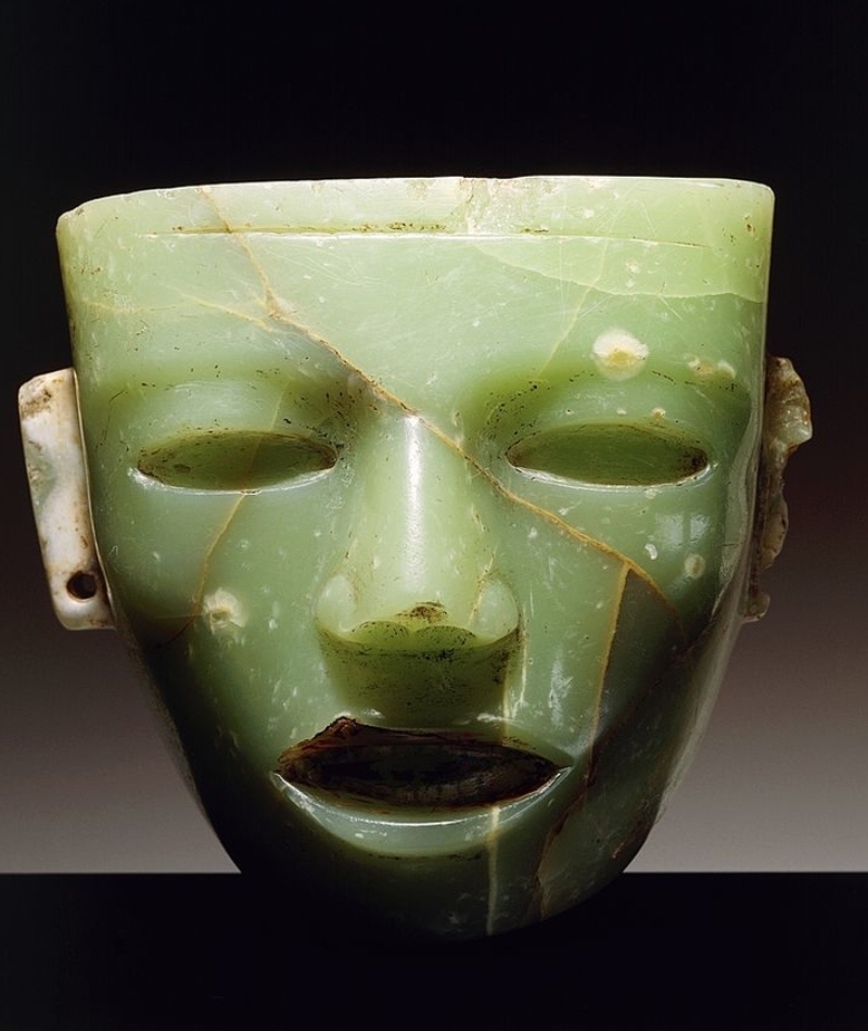 Máscara de piedra verde de 2.000 años de antigüedad | Getty Images Photo by DeAgostini
