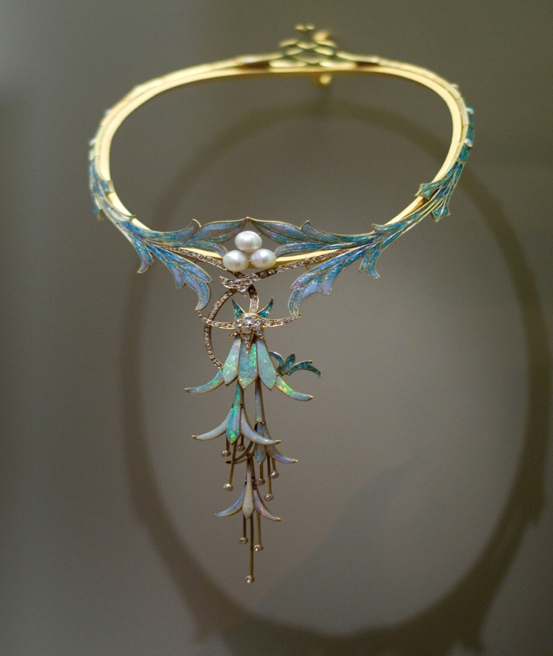 El collar de uno de los diseñadores de joyas más venerados del mundo | Alamy Stock Photo by Masterpics