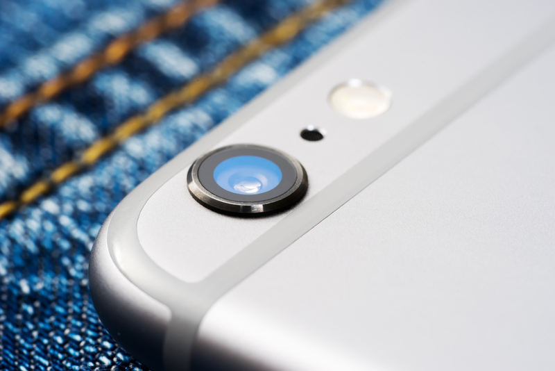 Loch im iPhone | Shutterstock