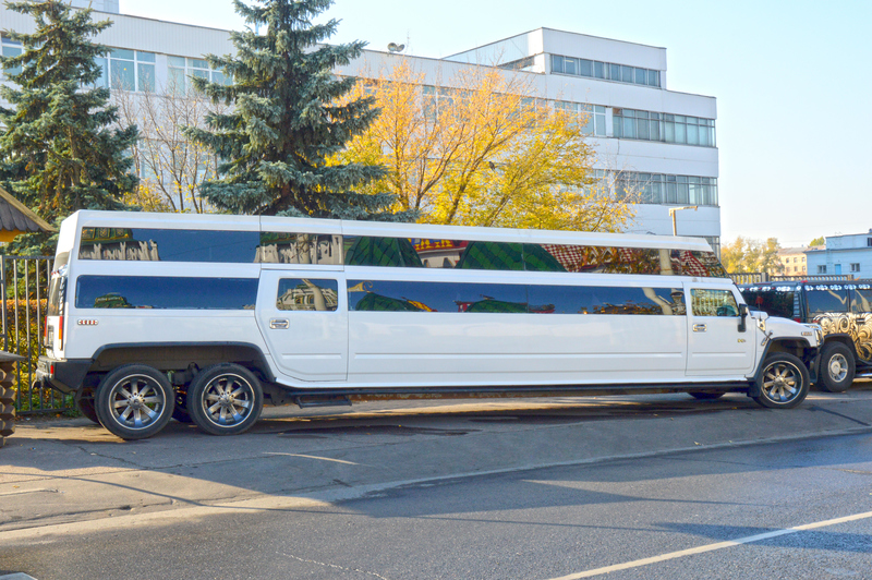 Immense Double-Decker Hummer Limousine | Alamy Stock Photo
