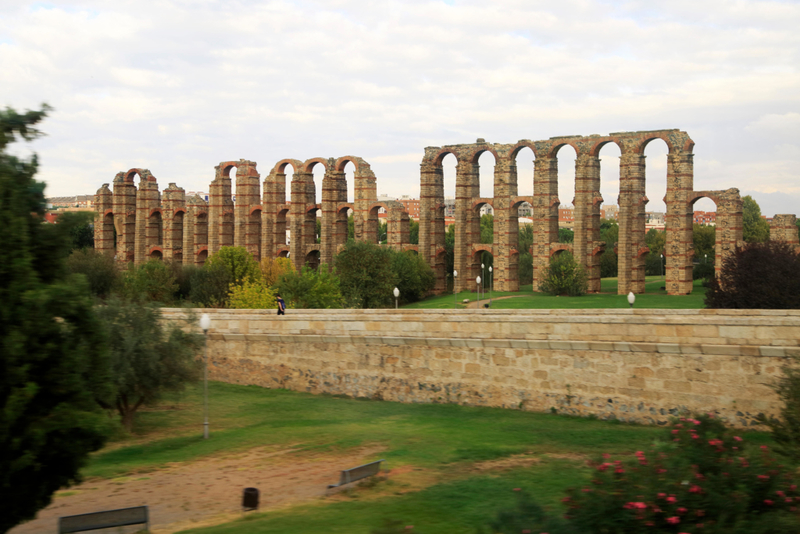 Aqueduct de los Milagros - Spain | Alamy Stock Photo by geogphotos