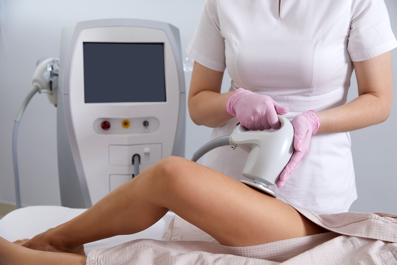 The Cost of Laser Fat Removal | Alamy Stock Photo by Maria Kraynova 