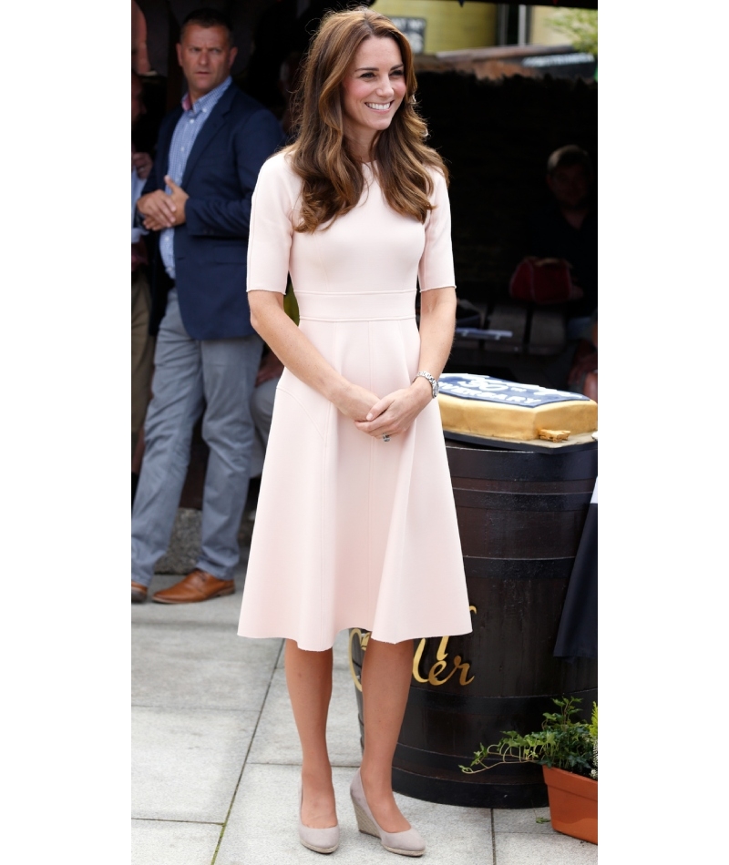 Kate Middleton – 5’10” (178 cm) | Getty Images Photo by Max Mumby/Indigo
